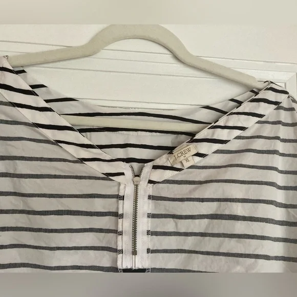 *HP* J. Crew, black and white striped crop top, XL - Picture 3 of 10